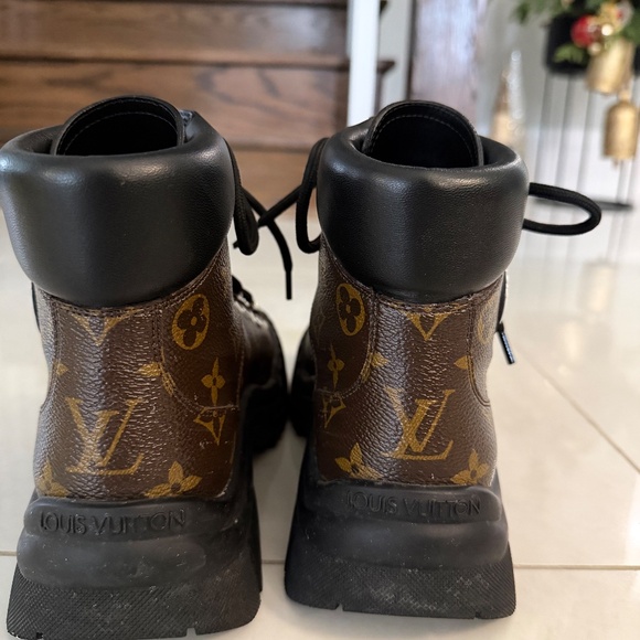 Louis Vuitton boots - Picture 2 of 6